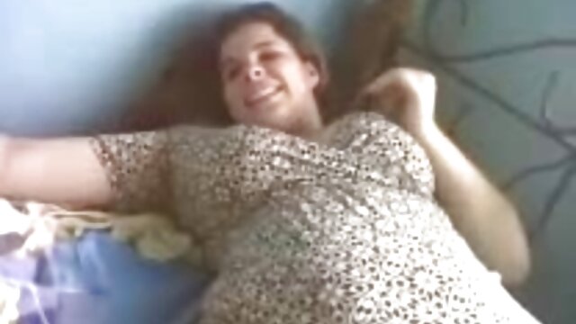 Ele terminou o rosto de uma garota russa na frente de filme de pornô só as melhores uma webcam